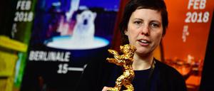 Adina Pintilie am Freitag mit dem Goldenen Bären. 