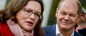 Keine Zeit für Personalien: Andrea Nahles und Olaf Scholz wollten mit der Basis nicht über Minister, sondern über den Koalitionsvertrag debattieren. 