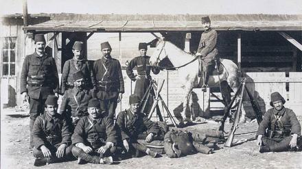 Türkisches Begleitkommando im deutschen Auftrag.