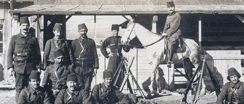Türkisches Begleitkommando im deutschen Auftrag.