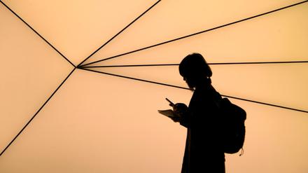 Erstmals sinkt die Zahl verkaufter Smartphones - große Innovationen fehlen. 