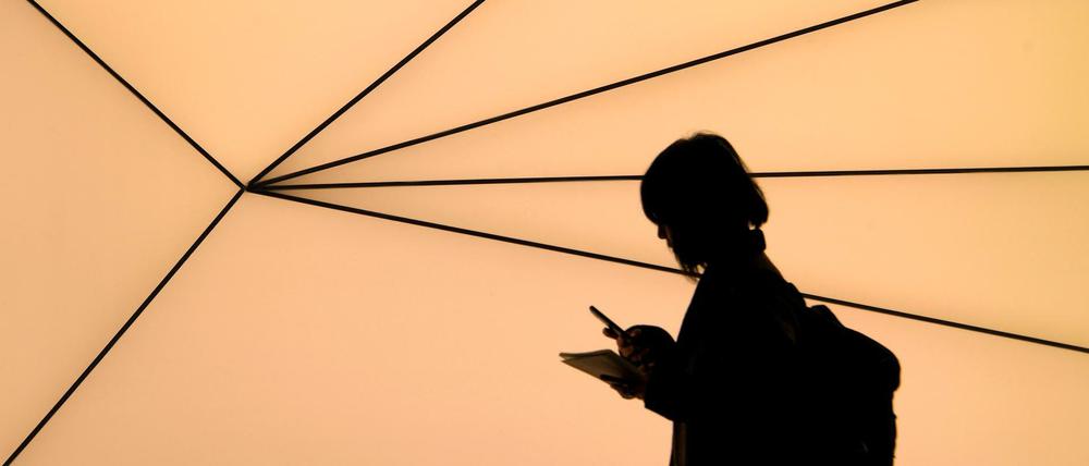 Erstmals sinkt die Zahl verkaufter Smartphones - große Innovationen fehlen.