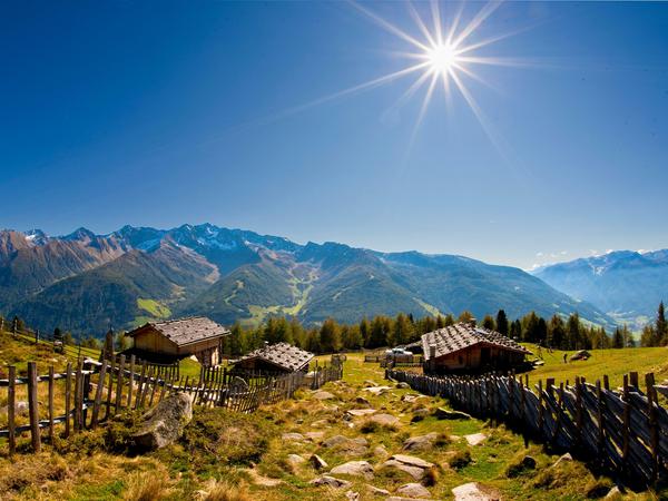 Dass der Berg heilt, belegen Studien. Hier auf den Holzerböden in Ahrntal kann man seine Sorgen vergessen.