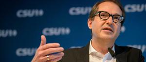 Alexander Dobrindt, CSU-Landesgruppenchef, auf einer Pressekonferenz in München.