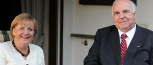Bundeskanzlerin Angela Merkel (CDU) und Altkanzler Helmut Kohl (CDU) im Jahr 2009.