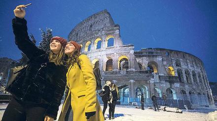 Ungewohnte Ansicht. Kurz vor der Wahl schneit es in Rom. 