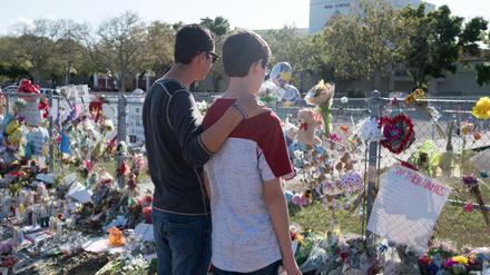 Rückkehr an die Schule: Gedenken am Ort des Massakers von Parkland 
