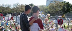 Rückkehr an die Schule: Gedenken am Ort des Massakers von Parkland 