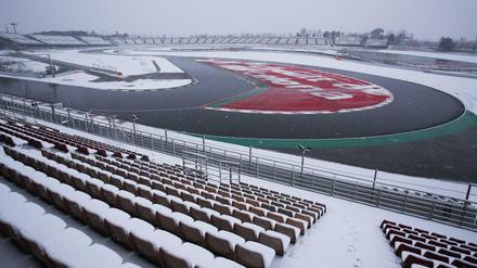 Winterwonderland. Der Circuit de Barcelona-Catalunya gleicht derzeit einem Skistadion.