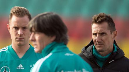 Noch kein Weltmeister. 2014, als Miroslav Klose (r.) zum WM-Rekordtorschützen aufstieg, fehlte Torhüter Marc-André ter Stegen (l.) noch. Diesmal setzt Trainer Joachim Löw auf ihn.