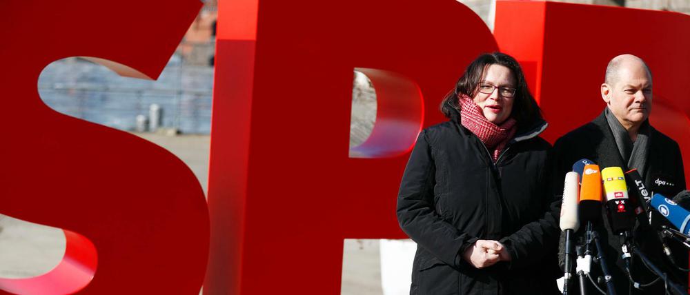 Stehen in der Kälte. Andrea Nahles und Olaf Scholz am Samstag in Berlin.