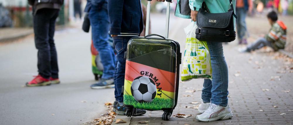  Auf Bundesebene verständigten sich CDU und SPD darauf, den Nachzug bis  31. Juli auszusetzen.