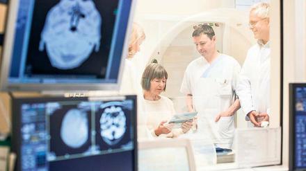 Gemeinsam entscheiden. Kranken kann immer besser geholfen werden. Urania und Charité arbeiten daran, dass sie gut informiert sind.