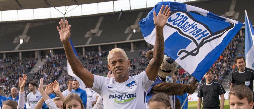 Marcelinho bei seinem Abschiedsspiel im Olympiastadion. Der Brasilianer liegt mit Verdacht auf Schlaganfall im Krankenhaus. 