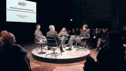 Die Architekten Moritz Mungenast, Frank Heinlein und Jana Revedin diskutierten mit Chefredakteur Lorenz Maroldt (von links).