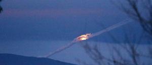 Eine Rakete wird auf Afrin gefeuert.