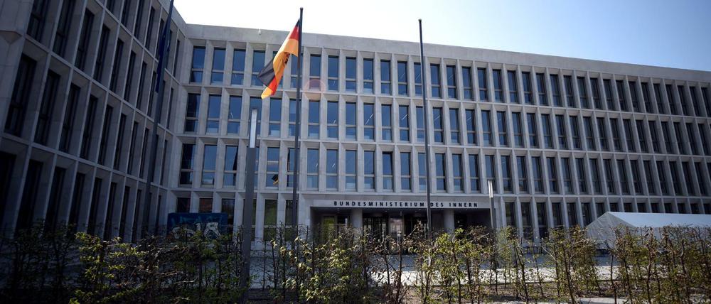 Das Bundesinnenministerium in Berlin. Der Hausherr ist ständiger Gast der Innenministerkonferenz der Länder.