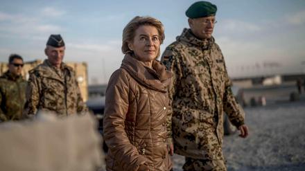 Verteidigungsministerin Ursula von der Leyen (CDU) im Feldlager in Afghanistan. 