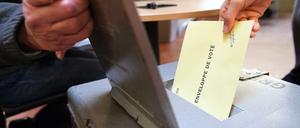 Die Schweizer stimmen über die Rundfunkgebühren ab.