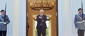 Bundespräsident Frank-Walter Steinmeier am Schloss Bellevue