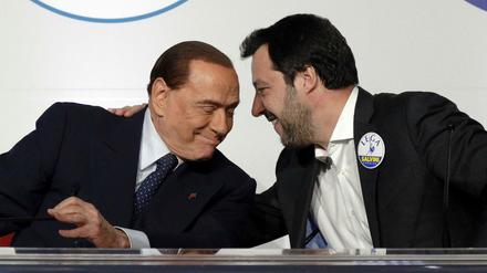 Verstehen sich gut: Silvio Berlusconi (l), ehemaliger Ministerpräsident von Italien, und Matteo Salvini, Parteivorstand der rechtspopulistischen Lega Nord.