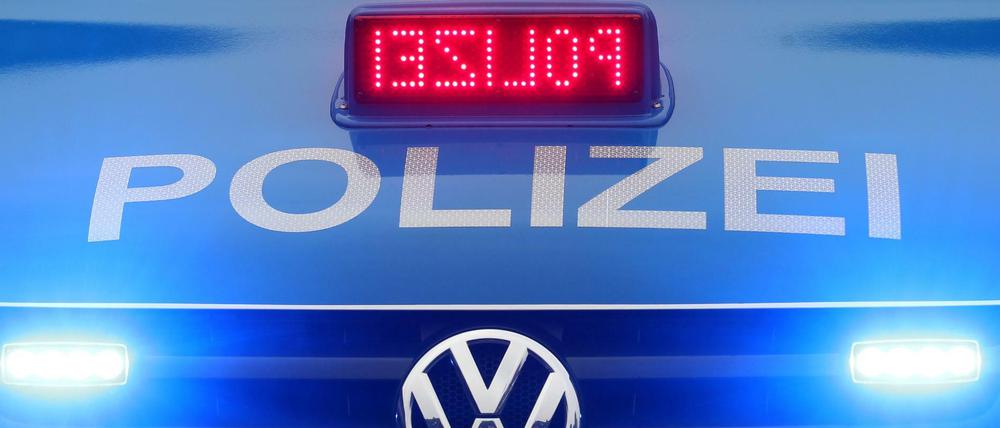 Die Polizei und Rettungskräfte konnten dem Opfer nicht mehr helfen. Foto: Roland Weihrauch/dpa
