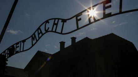 Blick auf das Tor zum früheren Konzentrationslager Auschwitz.