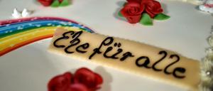 Hochzeitstorte bei einer gleichgeschlechtlichen Eheschließung.