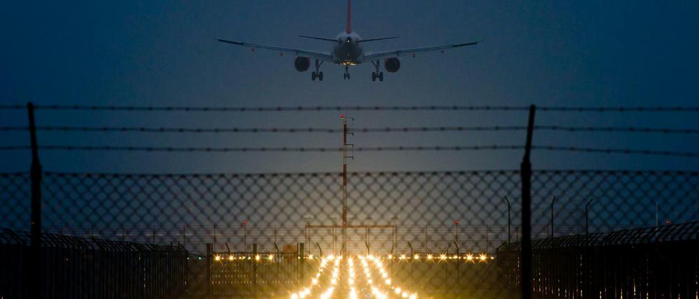 Eine Protestaktion will an das Volksbegehren für ein strengeres BER-Nachtflugverbot erinnern.