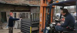 Noch wird großflächig gearbeitet im Handwerkerdorf in der Ratiborstraße in Kreuzberg. Doch der Raum wird für neue Projekte benötigt.