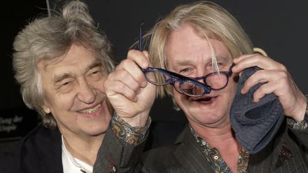 Wim Wenders (l) und Detlev Buck haben Spaß auf der Feier zum 50-jährigen Bestehens der Filmförderungsanstalt.