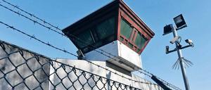 Neue Angestellte der JVA Tegel sollen die „Außenlinien“ der Anstalt kontrollieren. Unnötig, finden Mitarbeiter. 
