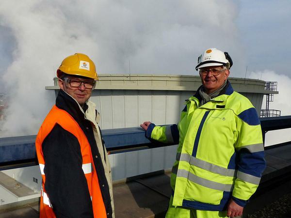 Projektleiter Stephan Helbig (rechts) und Olaf Weidner, Pressesprecher bei Vattenfall.