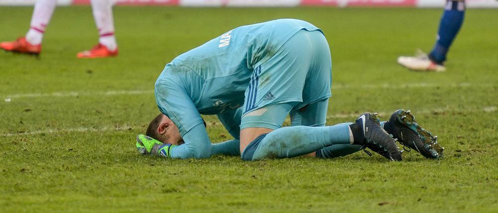 Zum Verzweifeln: Hamburgs Torwart Christian Mathenia.