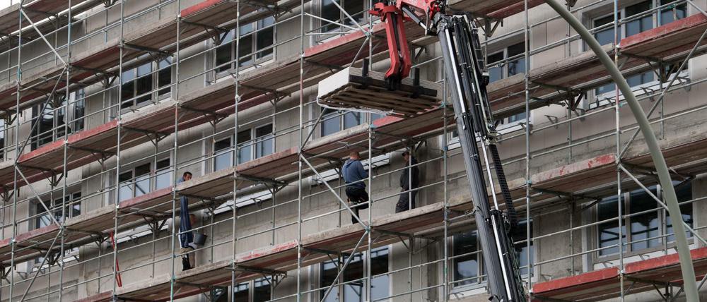 Neubau-Wohnungen entstehen auf einer Baustelle in Berlin-Kreuzberg.