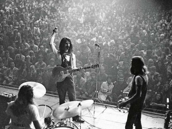 Frank Zappa 1968 mit seiner Band Mothers of Invention bei einem Konzert im Sportpalast in Berlin