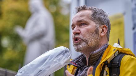 Rettet das Colosseum Deutschland, Berlin, 15.10.2020, Ausstellungseröffnung der Initiative Rettet das Colosseum am Zaun der Gethsemanekirche, Bezirksbürgermeister Pankow, Sören Benn Die Linke, *** Rettet das Colosseum Deutschland, Berlin, 15 10 2020, exhibition opening of the initiative Rettet das Colosseum am Zaun der Gethsemanekirche, District Mayor Pankow, Sören Benn Die Linke ,
