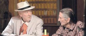 Lucky (Harry Dean Stanton, r.) philosophiert mit Howard (David Lynch) über Gott und die Welt. 