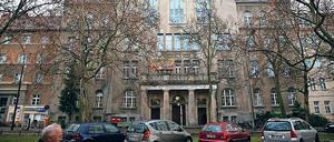 Hat viel Platz unterm Dach: Das Rosa-Luxemburg-Gymnasium in Pankow. 