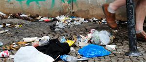 Müll am Kottbusser Tor in Berlin-Kreuzberg.  