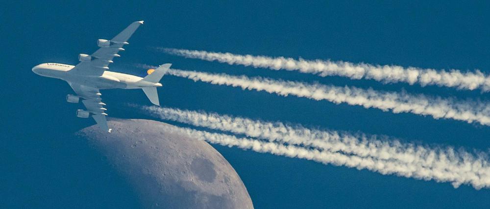 Ein Flugzeug ist auf dem Weg nach Peking.