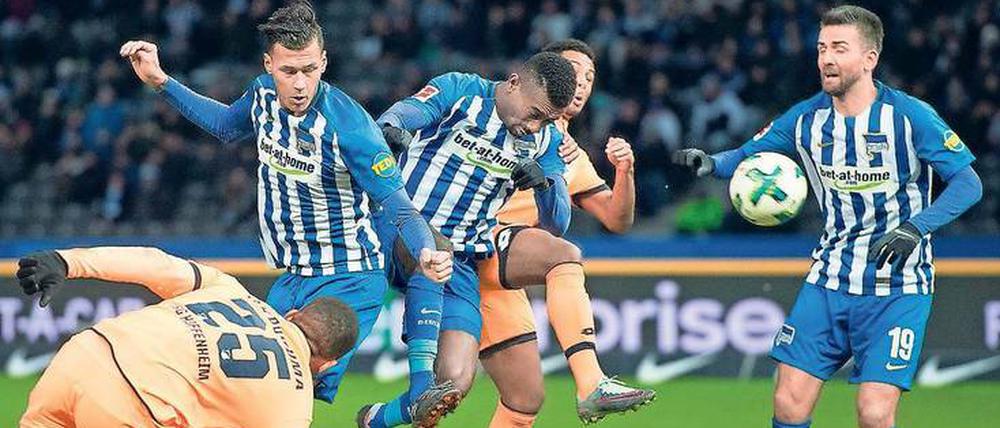 Geballte Stürmer-Ladung. Davie Selke, Salomon Kalou und Vedad Ibisevic (v. l.) könnten am Sonnabend gegen Freiburg gemeinsam zum Einsatz kommen.