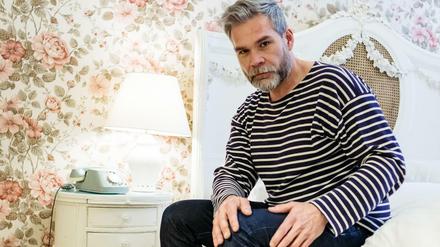 Raum für Gedanken. Claus Rudolf Amler im Rosenzimmer der Pension Funk in Berlin.