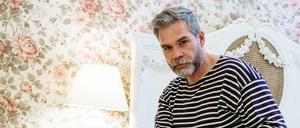 Raum für Gedanken. Claus Rudolf Amler im Rosenzimmer der Pension Funk in Berlin.