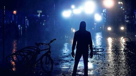 Mehr als 6800 Berliner Polizisten und 235 Rettungskräfte erlebten im vergangenen Jahr Attacken, wurden beschimpft, angespuckt, getreten oder geschlagen. 