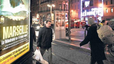 Hauptschlagader. Nachts wird die Canebière in Marseille lebendig.