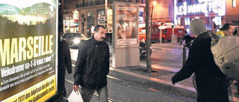 Hauptschlagader. Nachts wird die Canebière in Marseille lebendig.