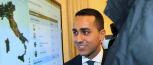 Der Vorsitzende der 5-Sterne-Bewegung, Luigi Di Maio, trifft nach seinem Erfolg bei der italienischen Parlamentswahl zur Pressekonferenz ein. 