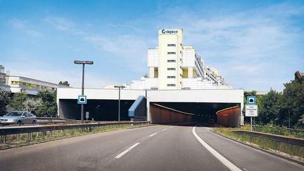Vorzeigeprojekt. Die Autobahnüberbauung Schlangenbader Straße („Schlange“) wurde im beengten Westberlin der 1970er Jahre gebaut. 