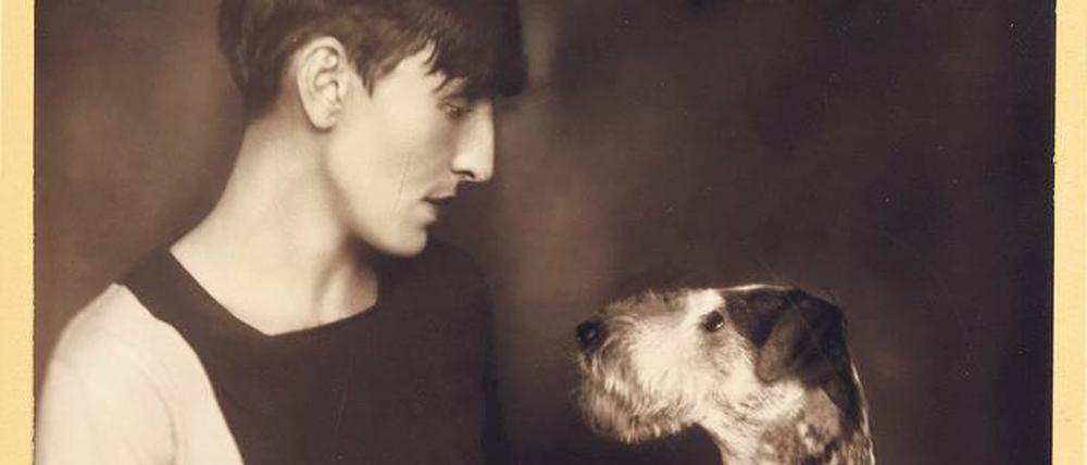 (Frau und Hund. Renée Sintenis schuf auch den Berlinale-Bären (Ausschnitt).
